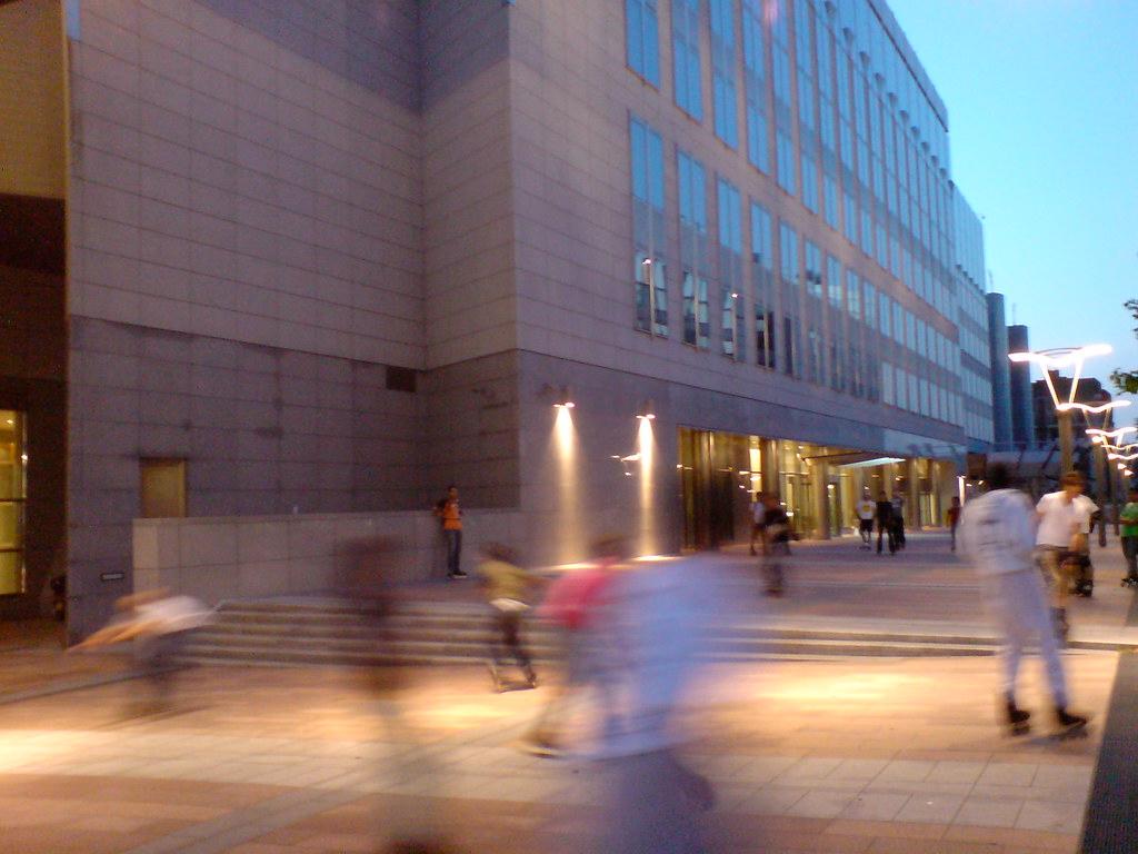Brussels Businesses Adapt Workforce Strategies Amid Evolving Economic Pressures