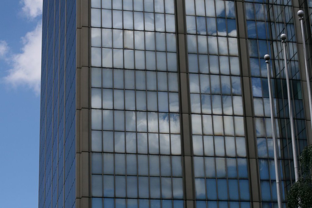 S&P 500 Rally Highlights Inflation Challenges for Brussels Families Budgeting Amid Rising Costs